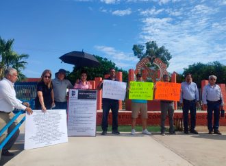 Se manifiestan maestros de ITH por falta del pago de la prima vacacional