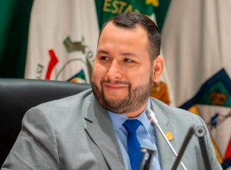 Pide Manuel Scott facilidades para emplacar carros regularizados