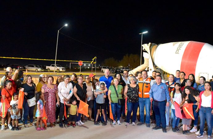 Cumple Antonio Astiazarán con obra de puente peatonal y vehicular en Puerta del Rey
