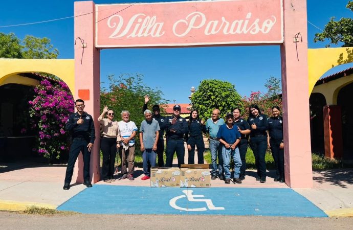 Policías estatales entregan apoyos y conviven con adultos mayores de Villa Paraíso