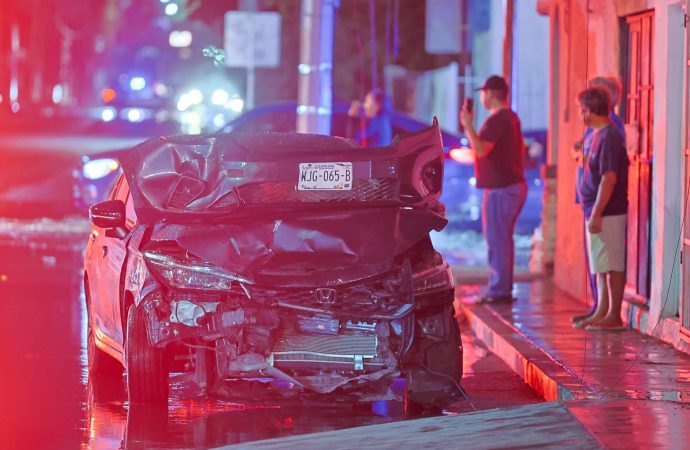 Choque en Hermosillo tras lluvias involucra a ambulancia de Capufe