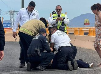 Policías municipales evitan que una mujer se tire del puente del Solidaridad y Luis Encinas