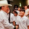 Durazo cumple en la Sierra: becas y libros gratuitos para estudiantes de Bavispe