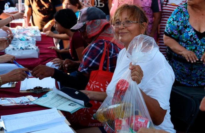Gobernador Durazo acerca servicios gratuitos a vecinos de Las Peredas con “Sonora Atiende”