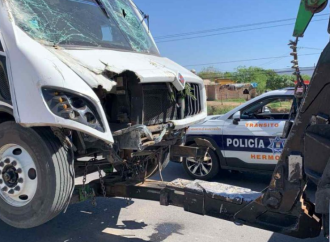Accidente de autobús de personal provoca cierre de bulevar al norponiente de Hermosillo