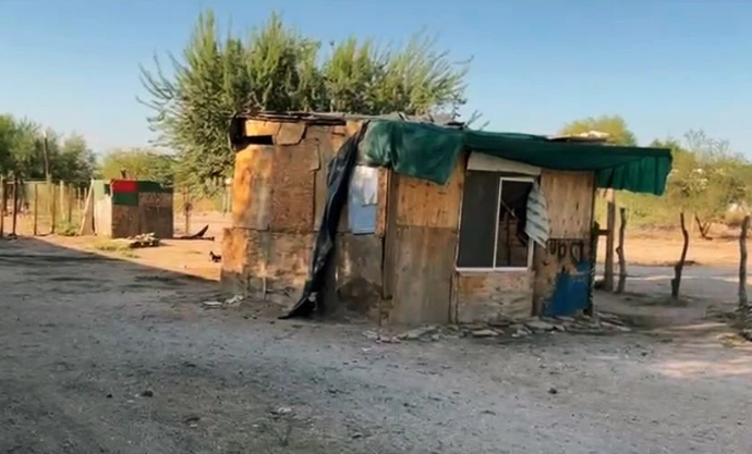 Encuentran a hombre sin vida con signos de violencia en vivienda precaria del sur de Hermosillo