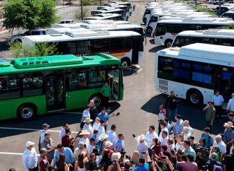 Durazo entrega 63 nuevas unidades de transporte urbano en Sonora