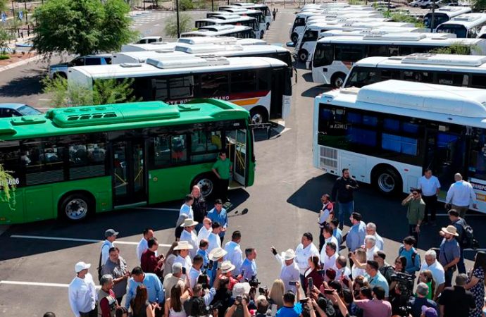 Durazo entrega 63 nuevas unidades de transporte urbano en Sonora