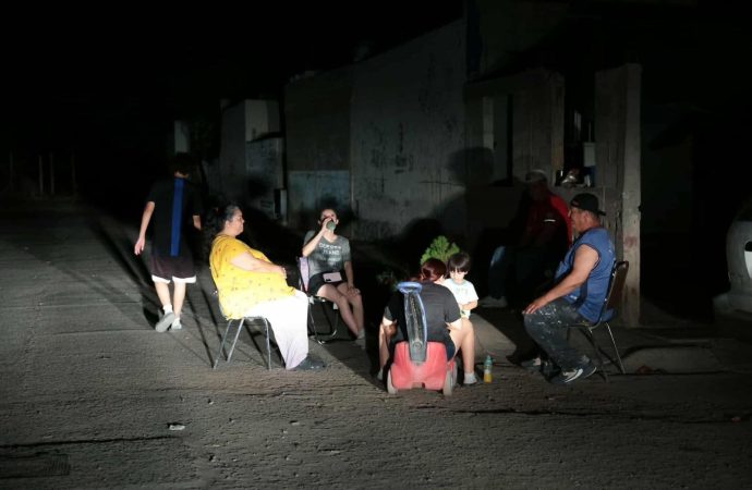Apagón de CFE deja sin luz a sectores de Hermosillo, Sonora durante onda de calor extremo