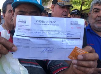 Taxistas se manifiestan en contra de operativos
