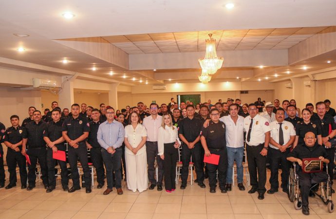 Reconoce Elías Retes profesionalismo y distinción de Bomberos Navojoa en su día