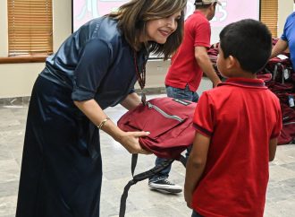 DIF Cajeme respalda la educación con entrega de más de 700 paquetes de útiles escolares