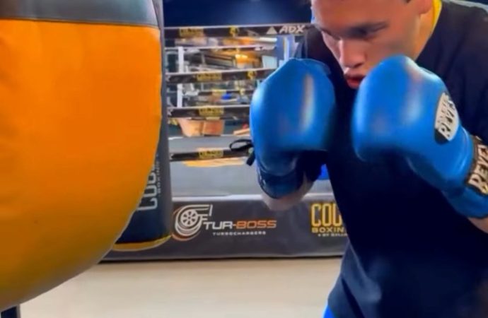 Chávez junior reaparece en público entrenando