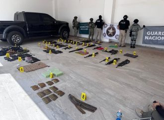 Mesa Estatal de Seguridad logra aseguramiento de arsenal, artefactos bélicos y un vehículo blindado en Caborca