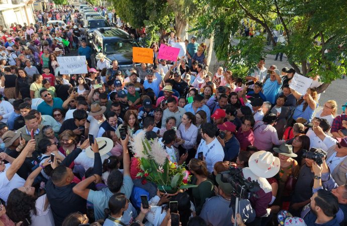 Sheinbaum impulsa derechos de mujeres, becas y justicia indígena en gira por Guanajuato y Querétaro