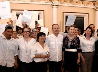 Da certeza jurídica Alfonso Durazo a familias con su vivienda