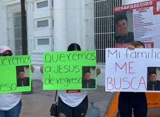 Se manifiestan familiares de joven desaparecido en Hermosillo