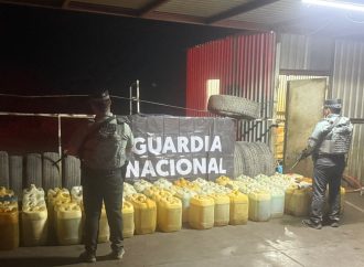 Guardia Nacional asegura 60 bidones con huachicol en Hermosillo