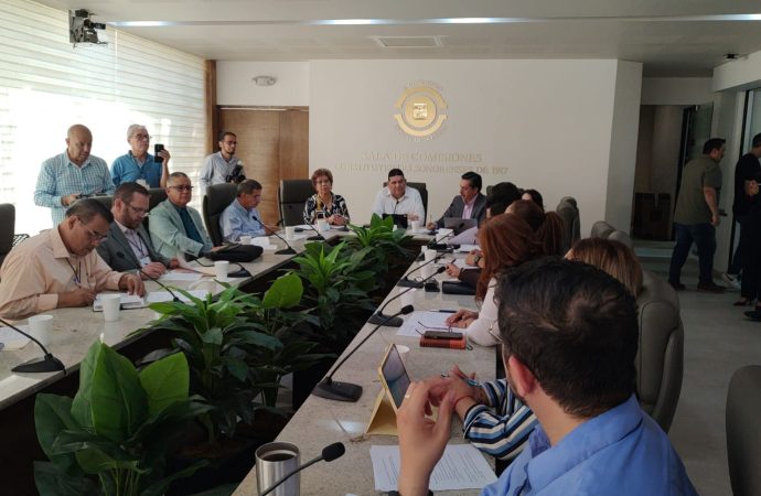 Analizan la propuesta de diputado migrante de David Figueroa