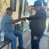 Policías auxilian a hombre que viajó sin recursos a ver a su hija internada en el Hospital HIES