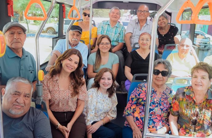 Convive Patty Ruibal con usuarias y usuarios del programa Abuelitos de la H