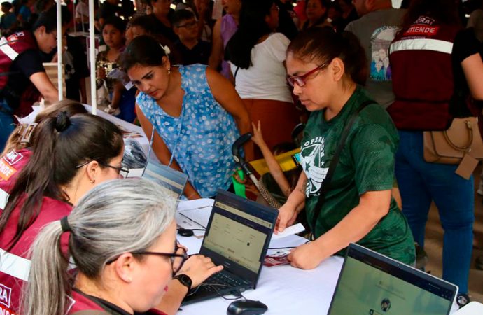 Familias de Sol Aguilar reciben apoyos y trámites sin costo en feria “Sonora Atiende”