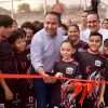 Beneficia Toño Astiazarán a familias de colonia Los Ángeles con cancha deportiva