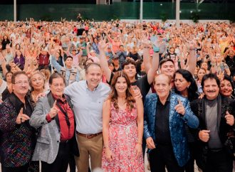 Celebran Patty Ruibal y Toño Astiazarán con más de tres mil adultos mayores con gran concierto de Los Apson