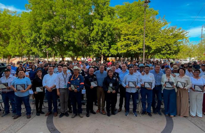 Reconoce Toño Astiazarán trayectoria de servidoras y servidores públicos de Hermosillo