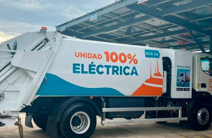 Entrega Toño Astiazarán 25 camiones eléctricos para recolección de basura