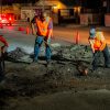 Trabajan de noche para pintar calles de Hermosillo y señales viales