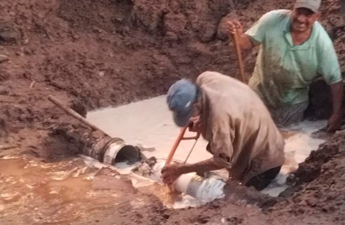 Oomapasc repara fuga y restablece servicio de agua en Misión del Real y Primero de Mayo