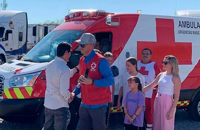 Cruz Roja Hermosillo recibe dos ambulancias donadas y suma 19 unidades en operación