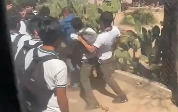 Estudiantes de Conalep III agreden a hombre en Hermosillo; escuela aclara la situación