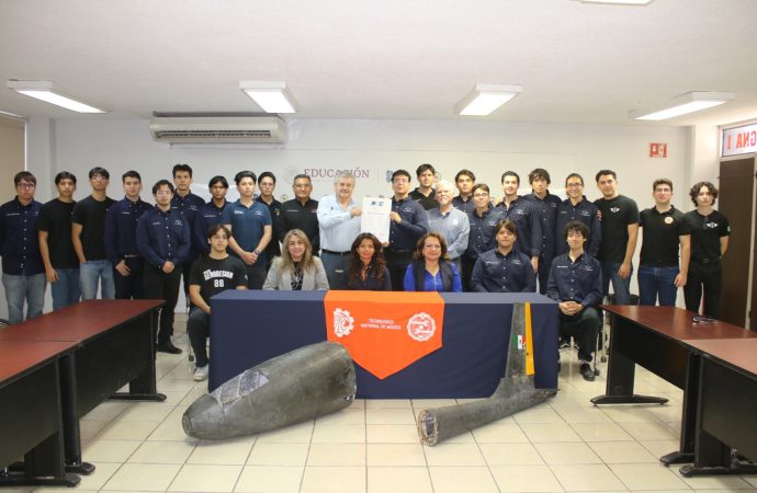 Vuelven estudiantes de ITH que concursaron en certamen de aviación de Alemania