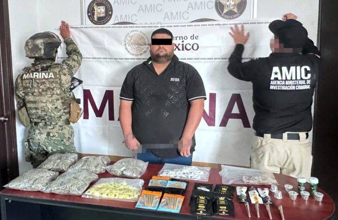 Capturan en Puerto Peñasco a hombre con drogas y vehículo robado en Estados Unidos