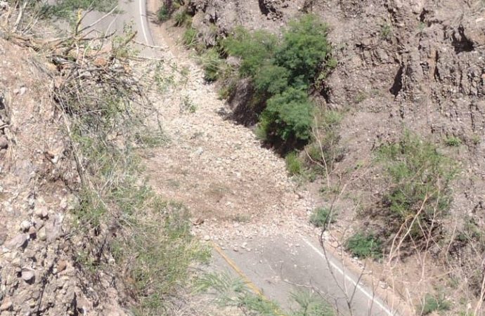 Gobierno de Sonora continúa con la atención ante cierres carreteros por recientes lluvias