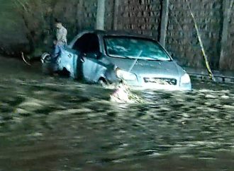 Riadas e inundaciones tras fuerte tormenta nocturna en Hermosillo