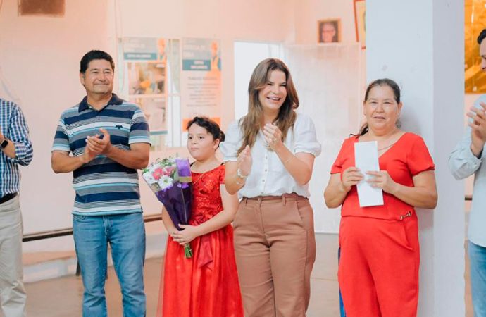 Entrega Patty Ruibal obras del Presupuesto CRECES en iglesias del norte de Hermosillo