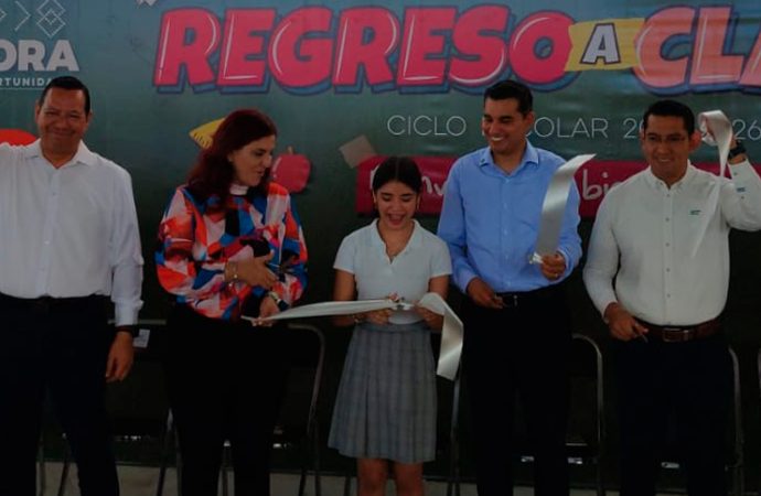 Arranca el ciclo escolar 2025-2026 en Sonora con entrega de libros, uniformes y becas