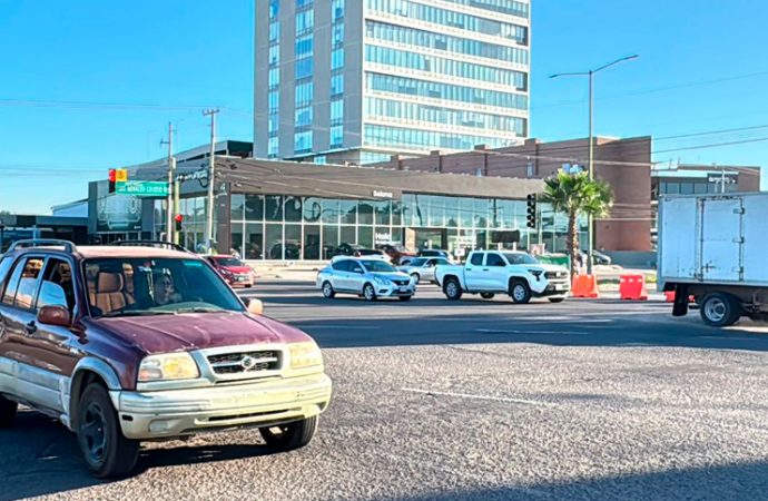 Complicaciones viales por cierre en avenida Colosio: desvíos generan tráfico e incertidumbre desde temprano