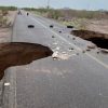 Con trabajos urgentes logran tapar socavón y abrir carretera en la Costa de Hermosillo