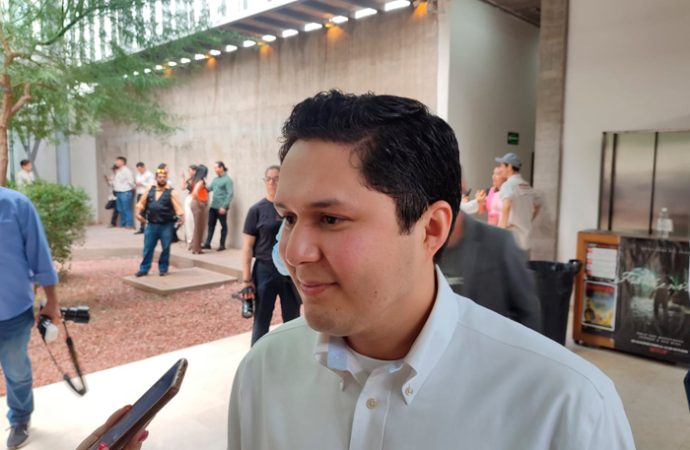 Denuncian a “coyotes” que cobran por registrar a las convocatorias de becas