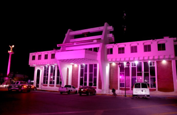 Iluminada de rosa Navojoa enaltece la lucha contra el cáncer de mama