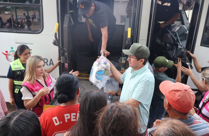 Encabeza Elías Retes entrega de apoyos a familias rurales afectadas por las lluvias