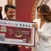 Develan billete de Lotería Nacional por los 45 años de la Comar