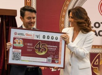Develan billete de Lotería Nacional por los 45 años de la Comar