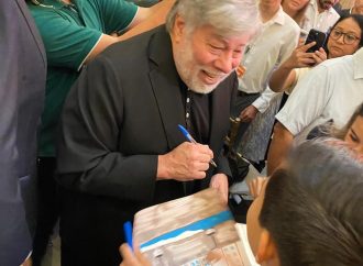 Steve Wozniak inspira a niños en Sonora