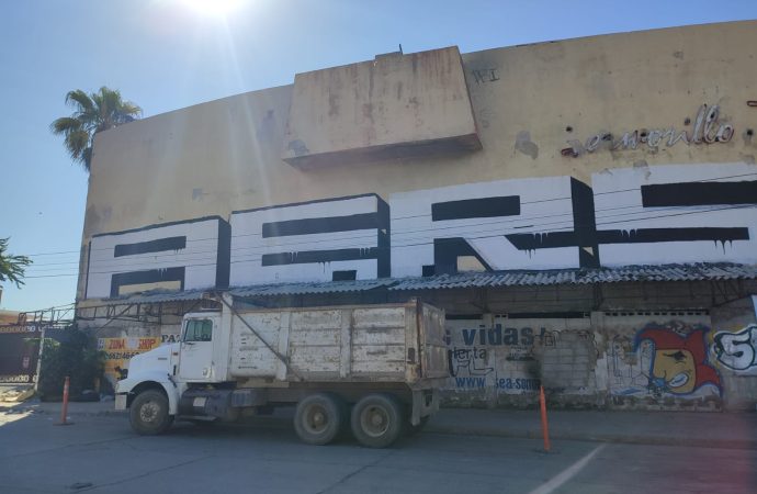 Demuelen en Hermosillo el emblemático edificio de Cinema 70