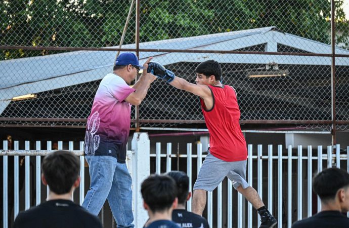 Realizan clase comunitaria “Boxeando por la Paz” en la colonia Primero de Mayo